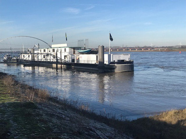 Ecosave micro-flush toiletten en zuivering  op schip.